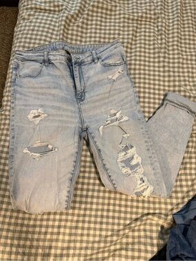 American Eagle Outfitters Light Blue Distressed Skinny Jeans